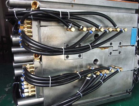 熱流道模具總裝